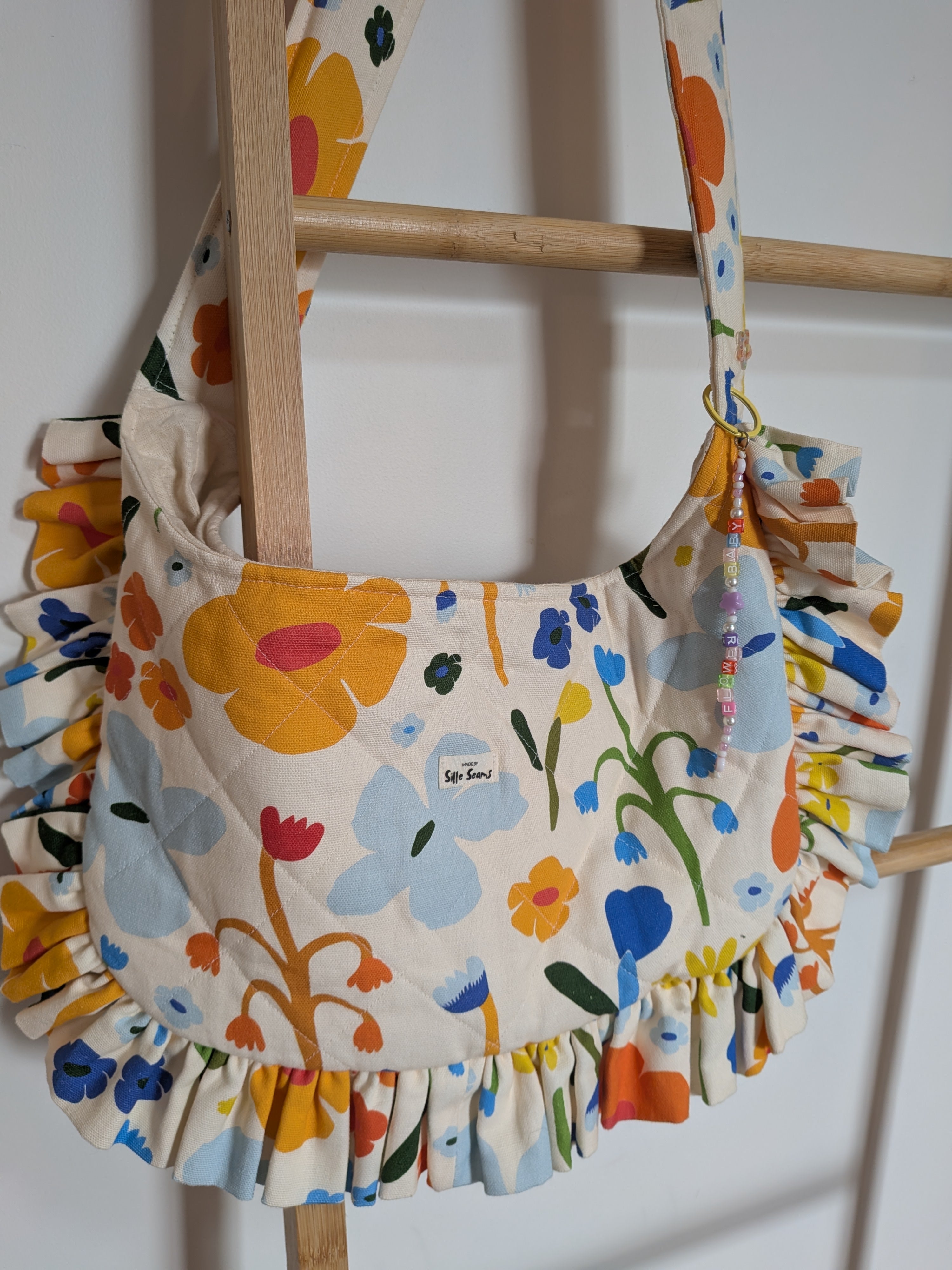 Floral Ruffle Shoulderbag
